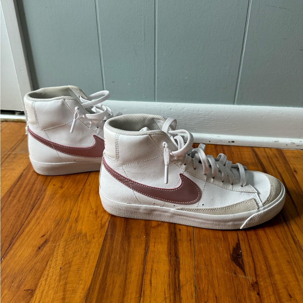 Nike Blazer Mid '77 Youth Size 6.5 Womens Size 8